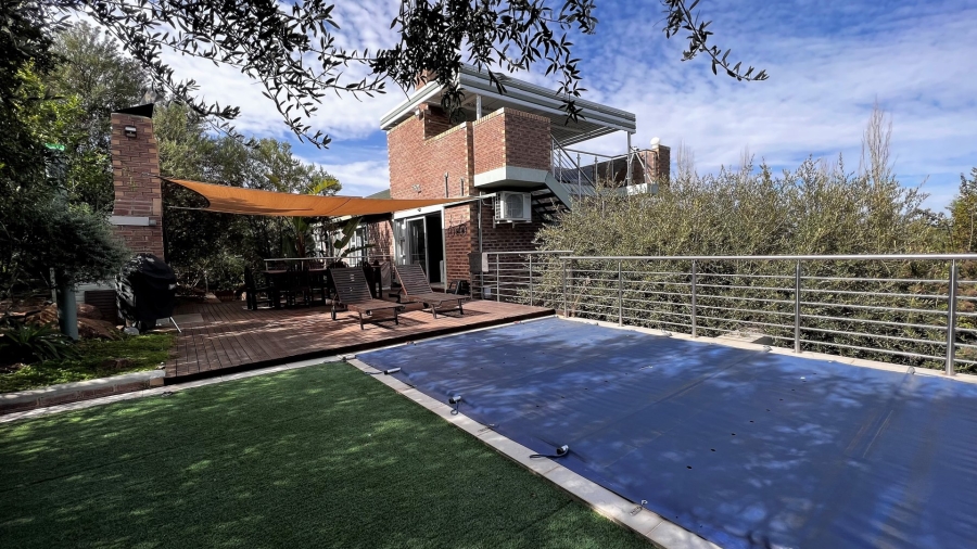 4 Bedroom Property for Sale in Langenhovenpark Free State